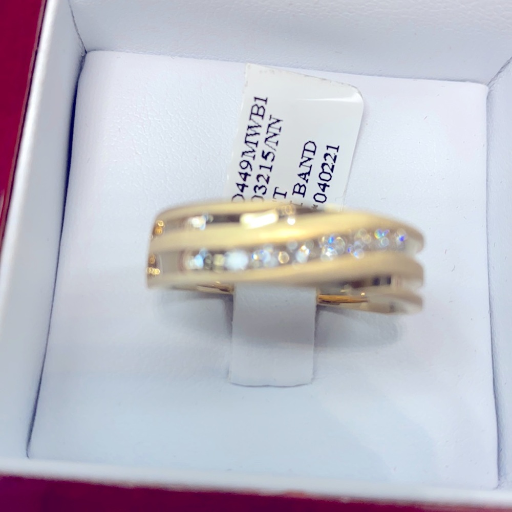 NEW 14K Gold Diamonds Ring
